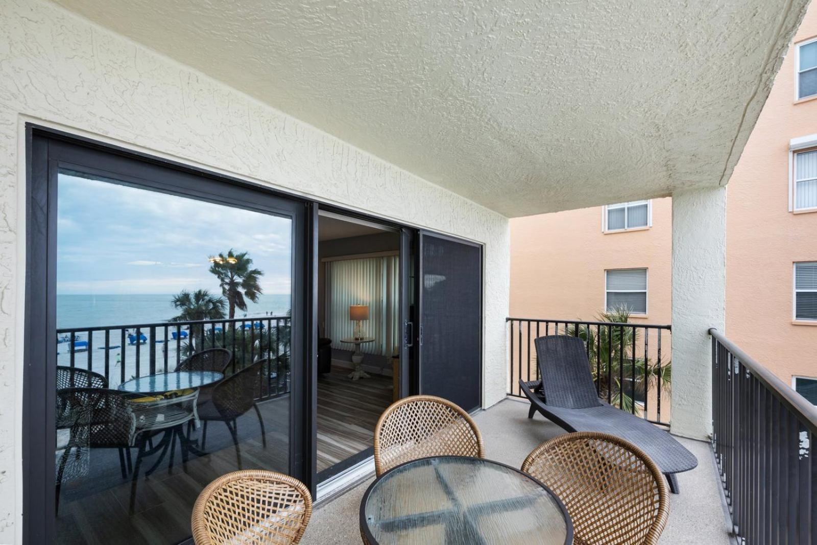 201 Sandy Shores Condos St. Pete Beach Εξωτερικό φωτογραφία